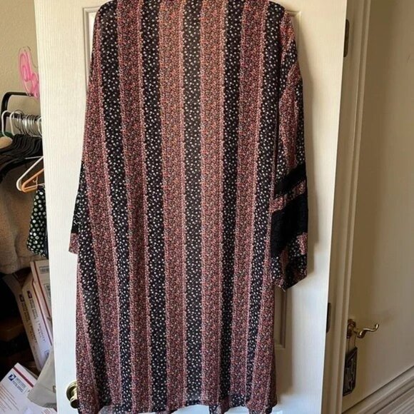 Cacique EUC black lace and floral kimono size 18/20 - Picture 2 of 2